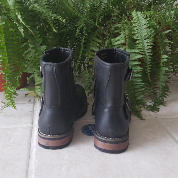 Men Boots with Buckle - Picture 3 of 3